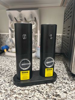 Electric salt & pepper dispensers