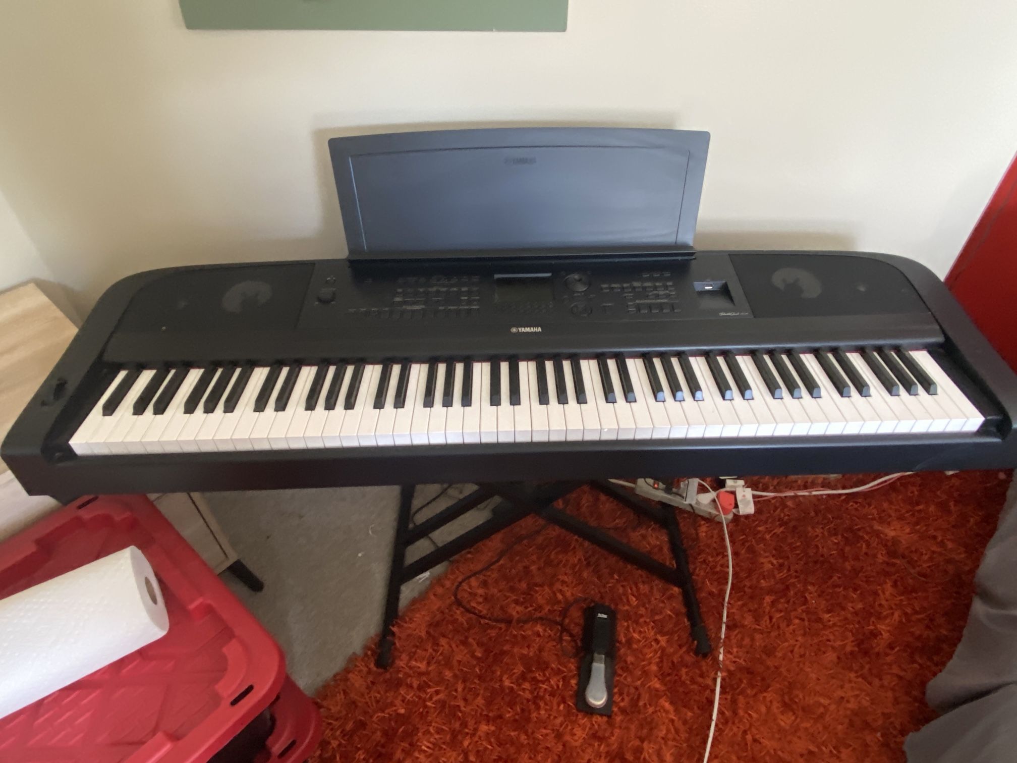 Yamaha portable grand DGX-670