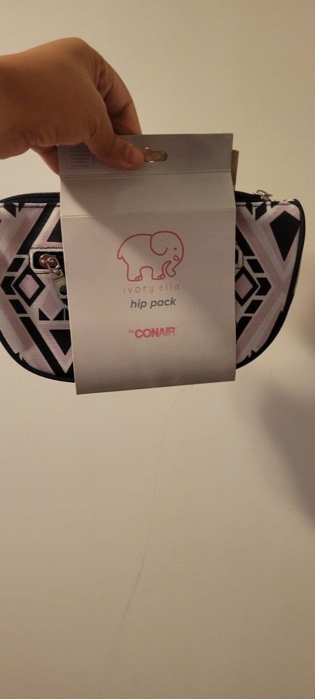 brand new Ivory Ella Hip pack .. color pink/blue