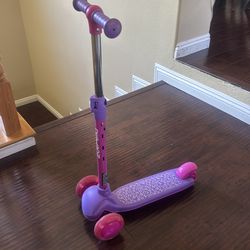 Girl scooter in great condition