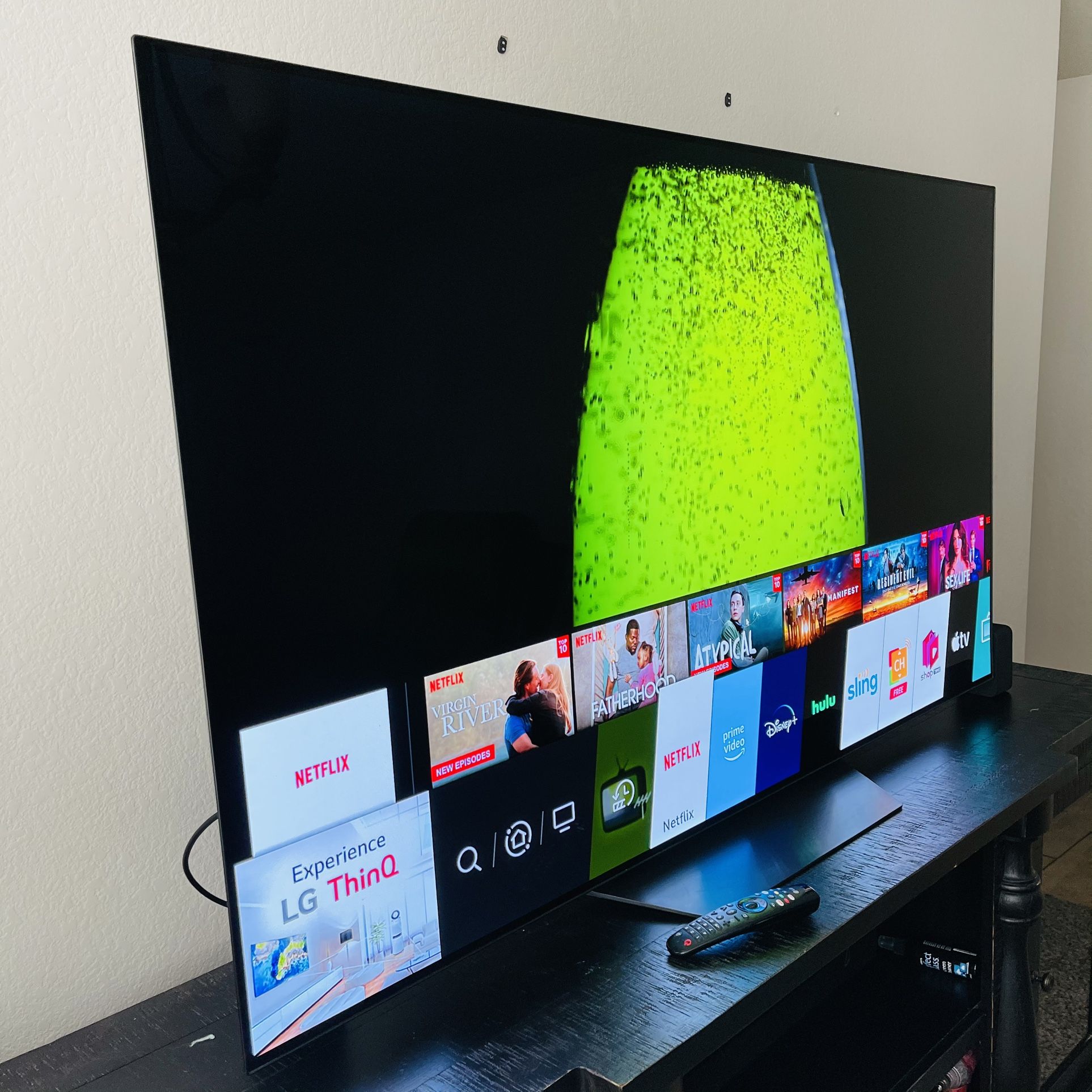 L/G 65” OLED Smart Tv UHD HDR 4k! Wowww!!