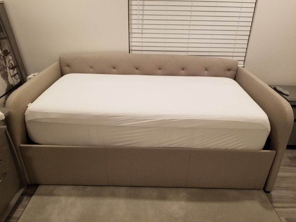 Bed or Daybed With Mattress for Sale in Ocala, FL OfferUp