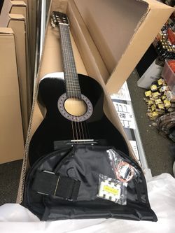38” black acoustic guitar with bag, extra strings, strap and pitch pipe guitarra Nuevo $40