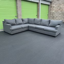 Beautiful 2pc Grey Sectional (Delivery Available)