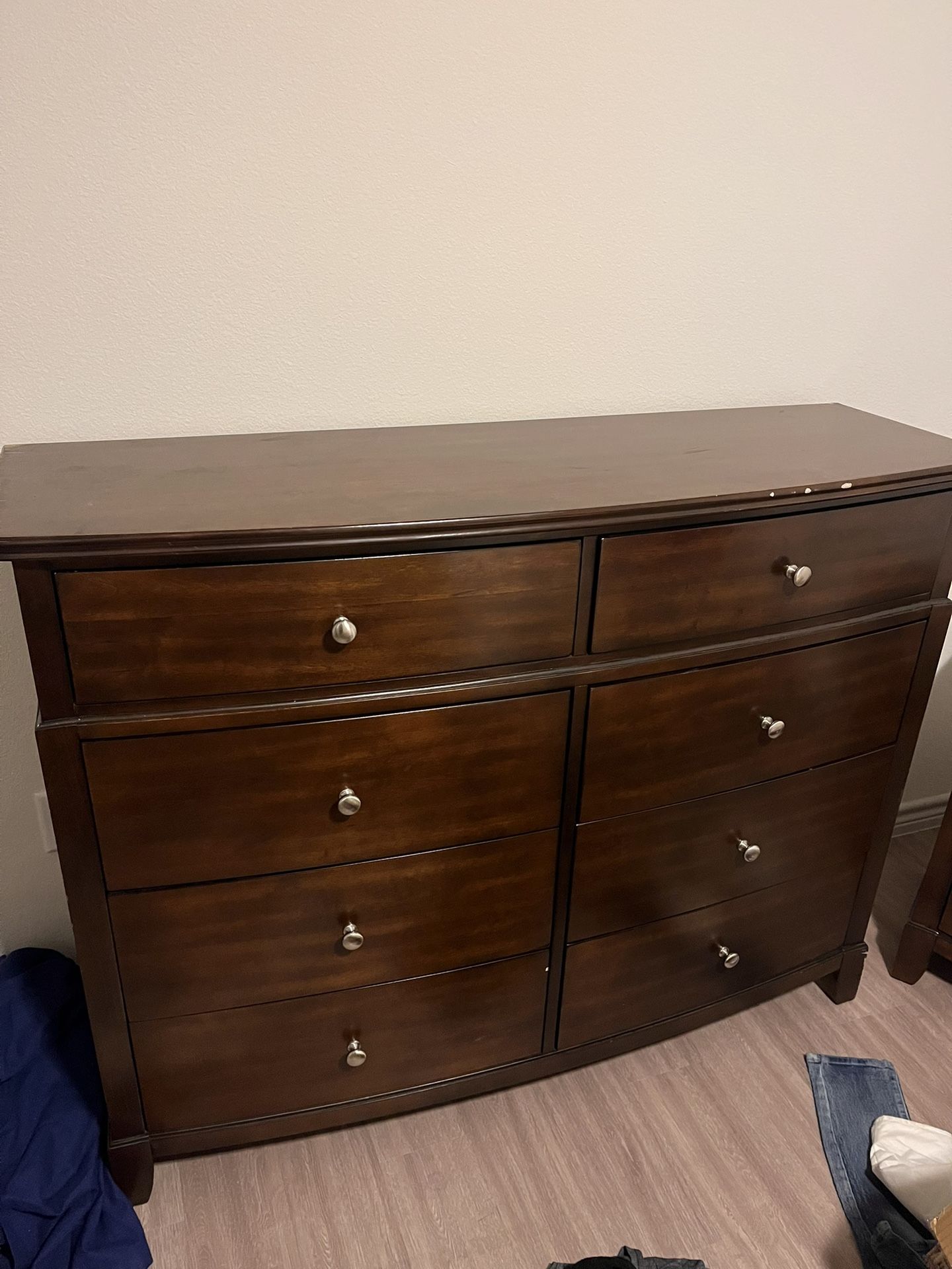 Dresser With 2 Night Stands