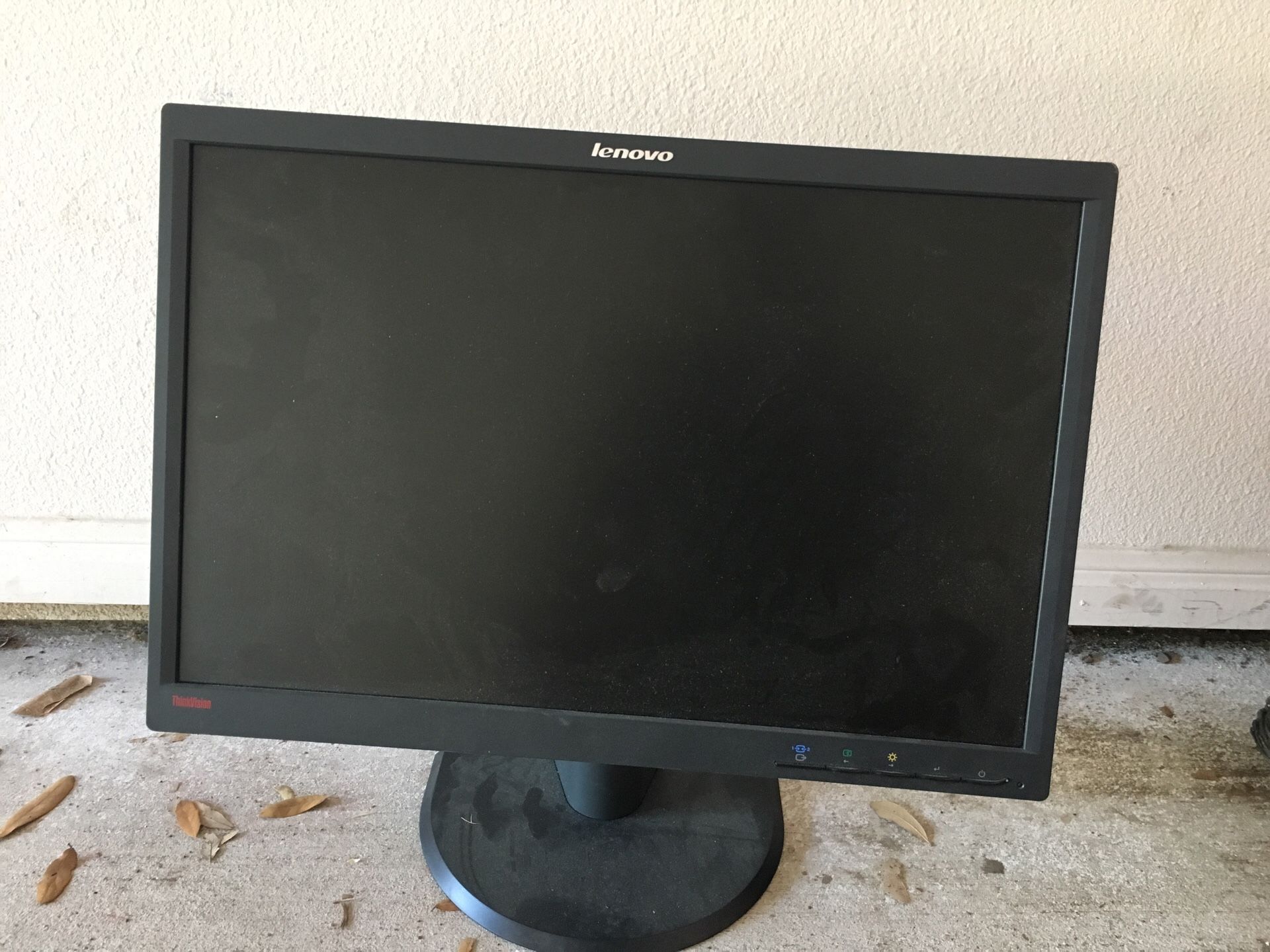Flat monitor model no lenovo LT225pwD