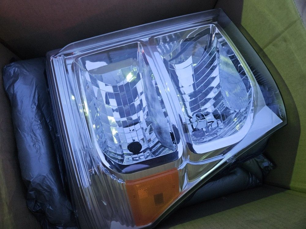 2014 - 2015 Ford Super Duty F250 Headlight F350 