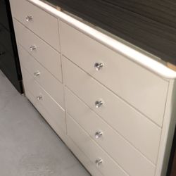 8 Drawer White ((Diamond Knobs 