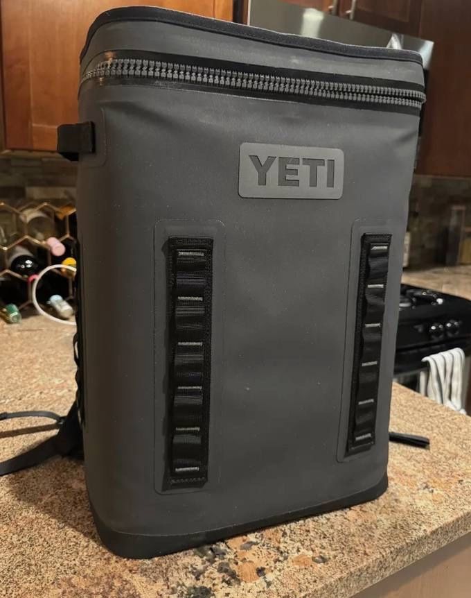 Yeti Hopper BackFlip 24 Cooler.