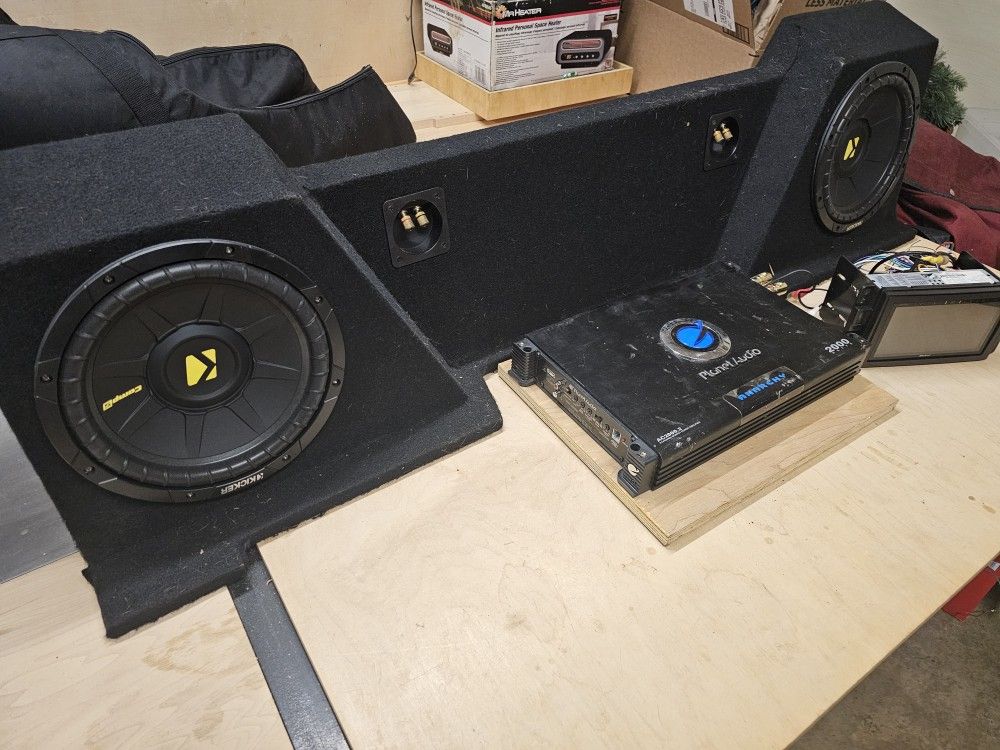 10 Inch Kicker CompS Subs And Box