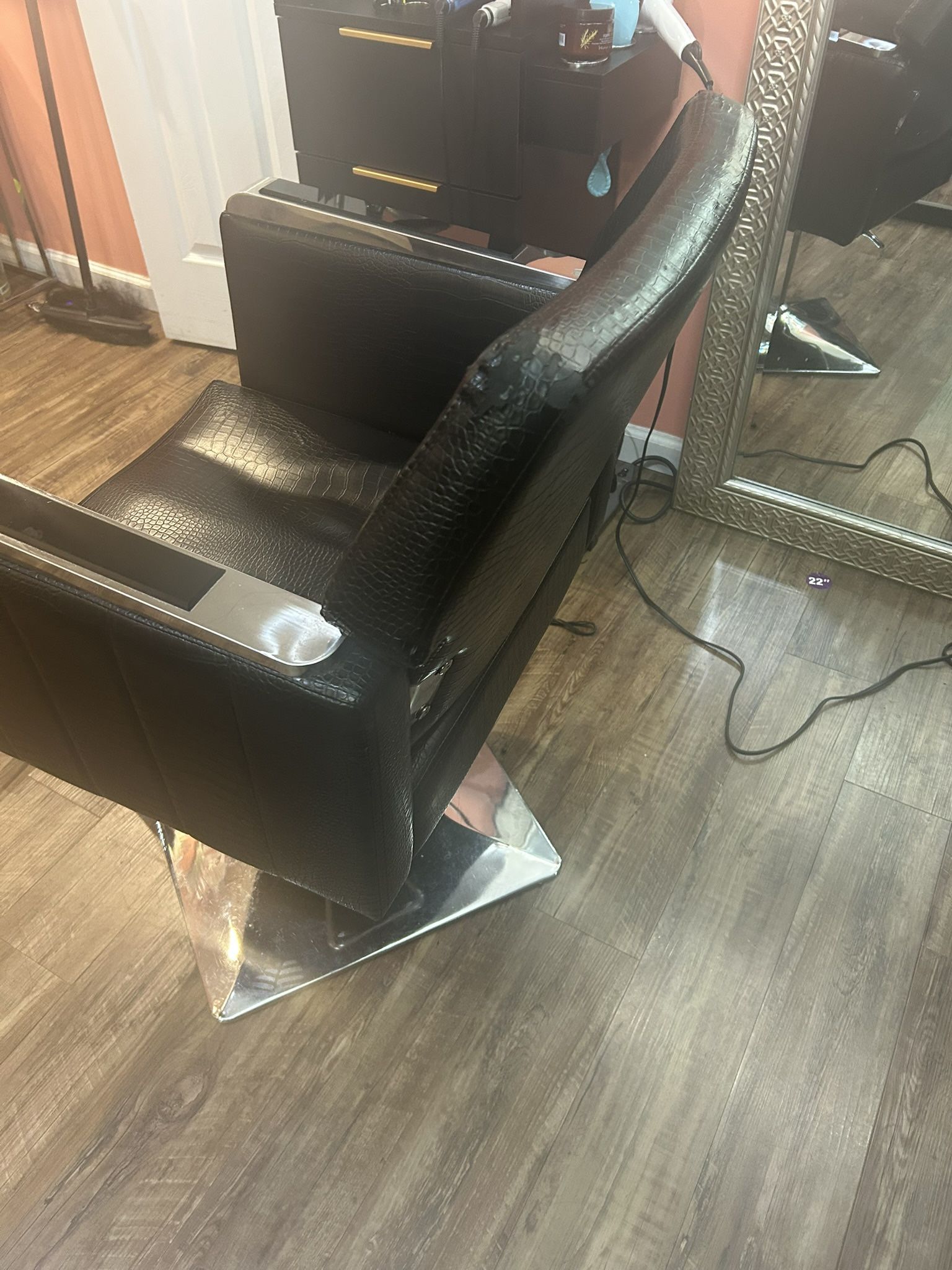 2 Salon Chair
