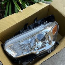 2022 Toyota Tacoma headlights 