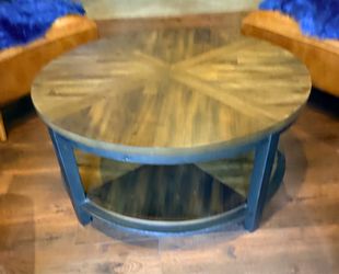 Roybeck - Signature Design by Ashley Coffee Table