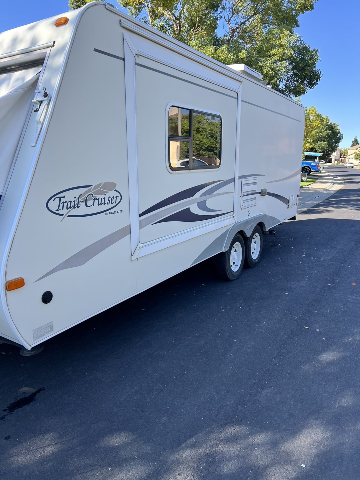 2005 R-Vision Trail Cruser C23S hybrid Trailer