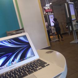 Apple MacBook Air 11" Intel  Charger Included