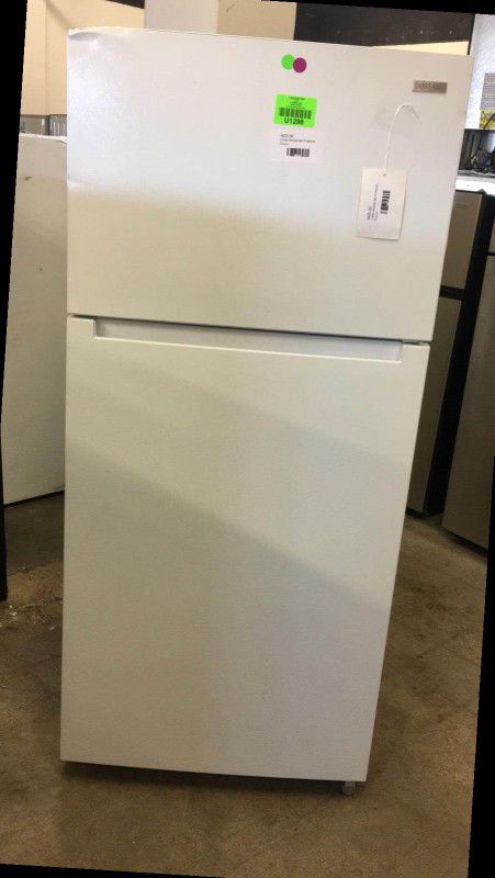 VISSANI MDTF18WHR 18 cu. ft. Top Freezer Refrigerator