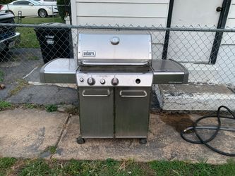 Gril stain stel with gas almust ful tank 100$ laik new run great