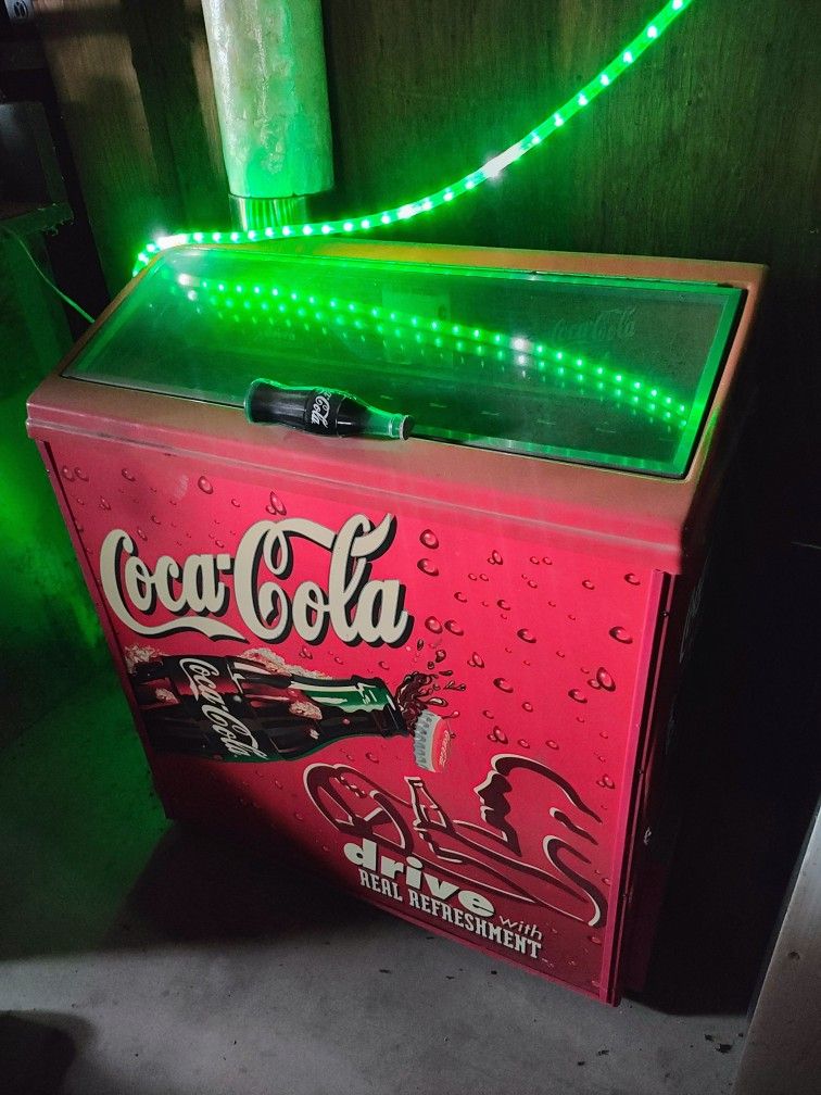 Vintage Coca Cola Bottle Stacker Cooler, Model Rpuc-100