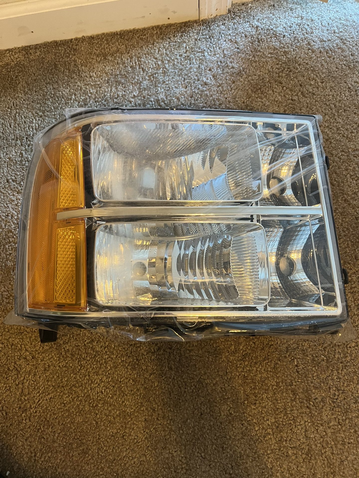 2007-2013 GMC Sierra 2500 Headlights Passenger Right Side