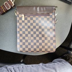 Authentic Louis Vuitton Unisex Messanger Bag