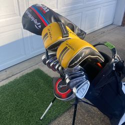 ⛳️ TaylorMade Golf Clubs set and bag.