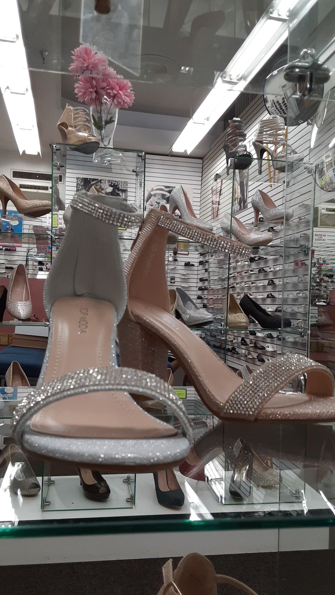 Women's formal shoes located at Zapateria Mexico Shoes
