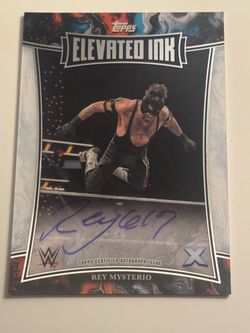 Topps WWE Elevated Ink Rey Mysterio Autograph Card