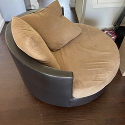Swivel love seat Couch