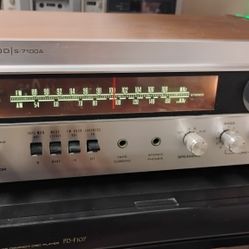 Yamaha Receiver And Sherwood Receiver 