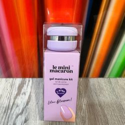 Le Mini Macaron Gel Manicure Kit in "Lilac Blossom