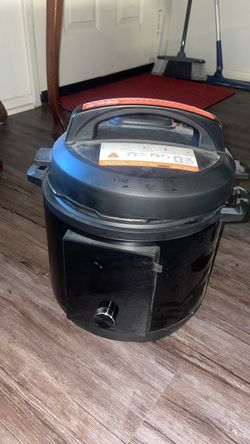 CHEF iQ Smart Pressure Cooker, a 6-quart, 10-in-1 multi-cooker