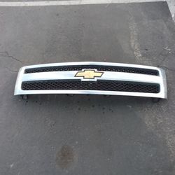 2007-2013 Chevrolet Silverado Front Grille W/emblem OEM 