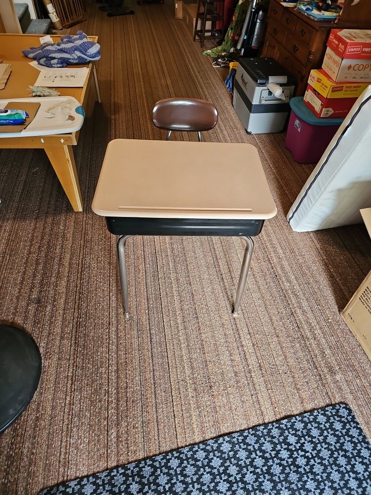 Kids Desk And Chair Set