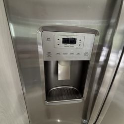 GE 21.8 CU Counter Depth refrigerator