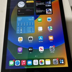 📱 Apple iPad (5th Generation) – Wi-Fi 32GB (Model MP2F2LL/A)