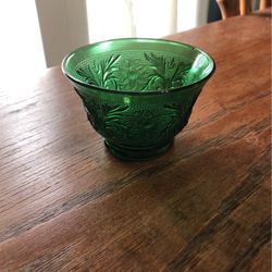 Vintage Indiana Glass Emerald Green Bowl