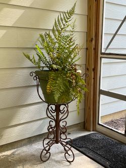 Apex sturdy cast iron basket plant stand with potted fern obo