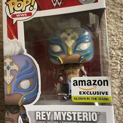 Funko Pop Exclusive Glow In The Dark wwe Rey Mysterio 