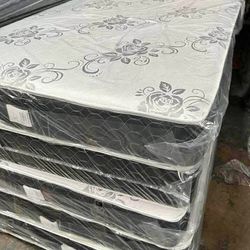 Set full size mattress and box spring