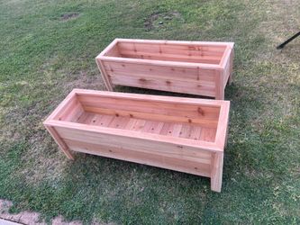 Custom cedar planter box/garden bed