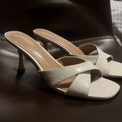 Brand New White Crocodile Leather Print Kitten Heels Size 10