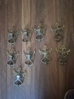 Solid Brass draw pulls with Brass back plates from panorama city 
These are two piece solid brass vintage pulls 
Screws needed