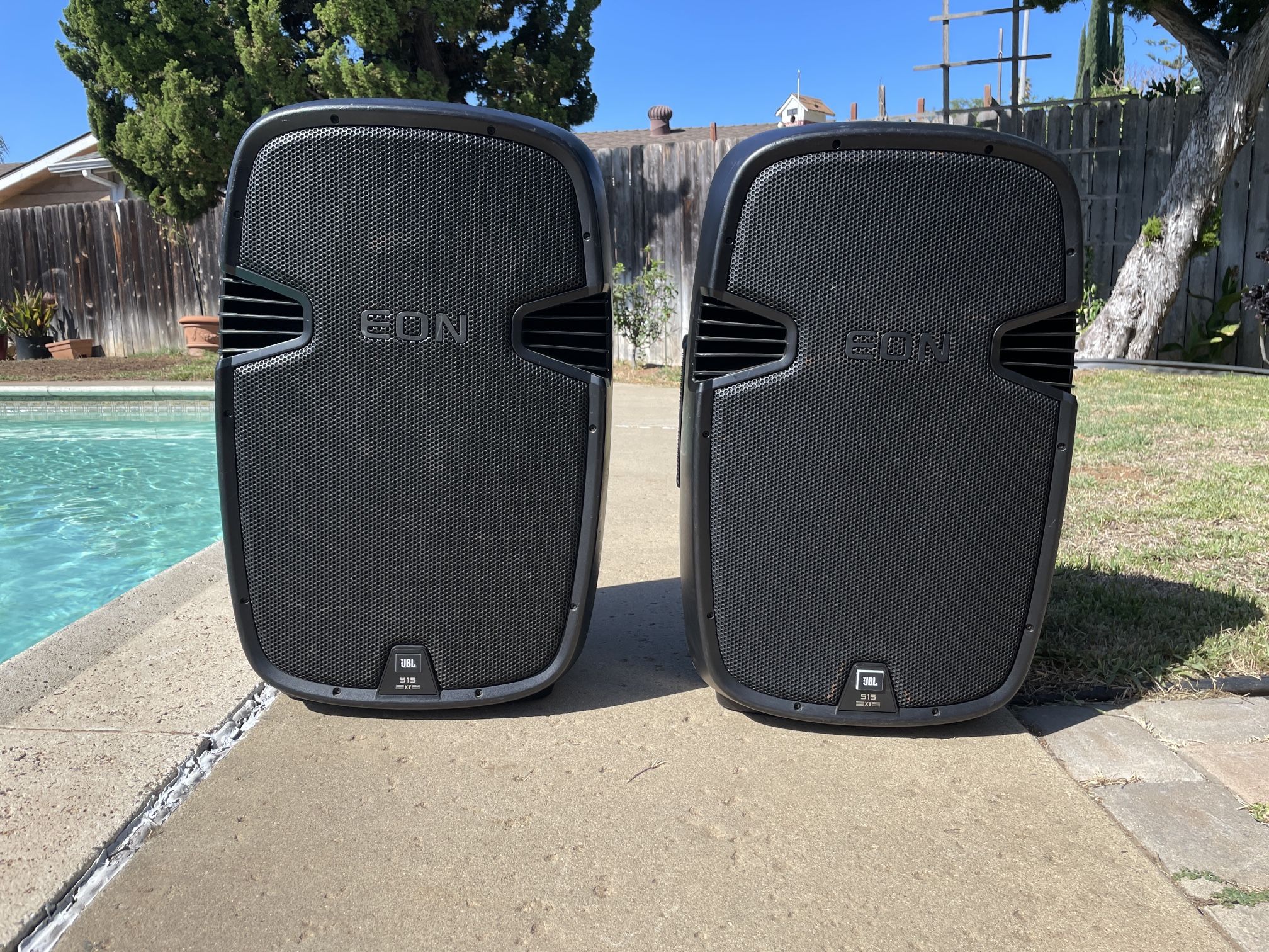 JBL Eon 515XT Powered Speakers/ Gator Bags