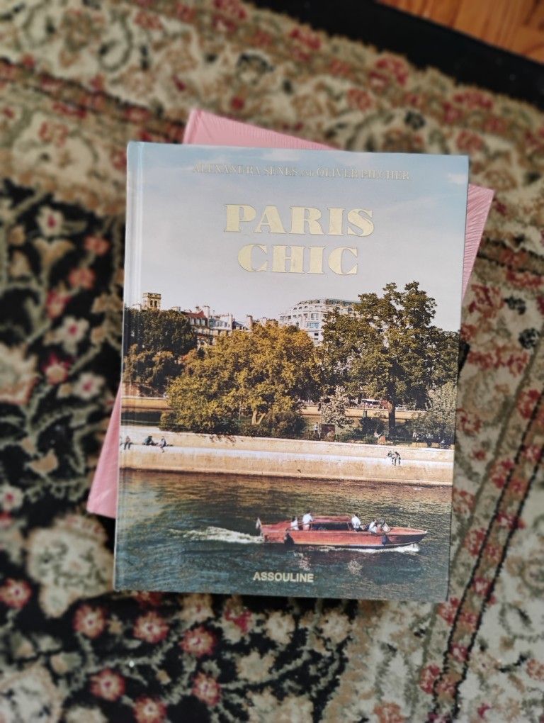 Assouline "PARIS CHIC" Book