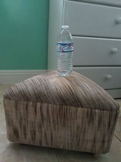Triangle small seat