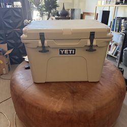 Yeti Tundra 35 Tan With Magslider Lid