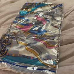 Full-size women’s scarf