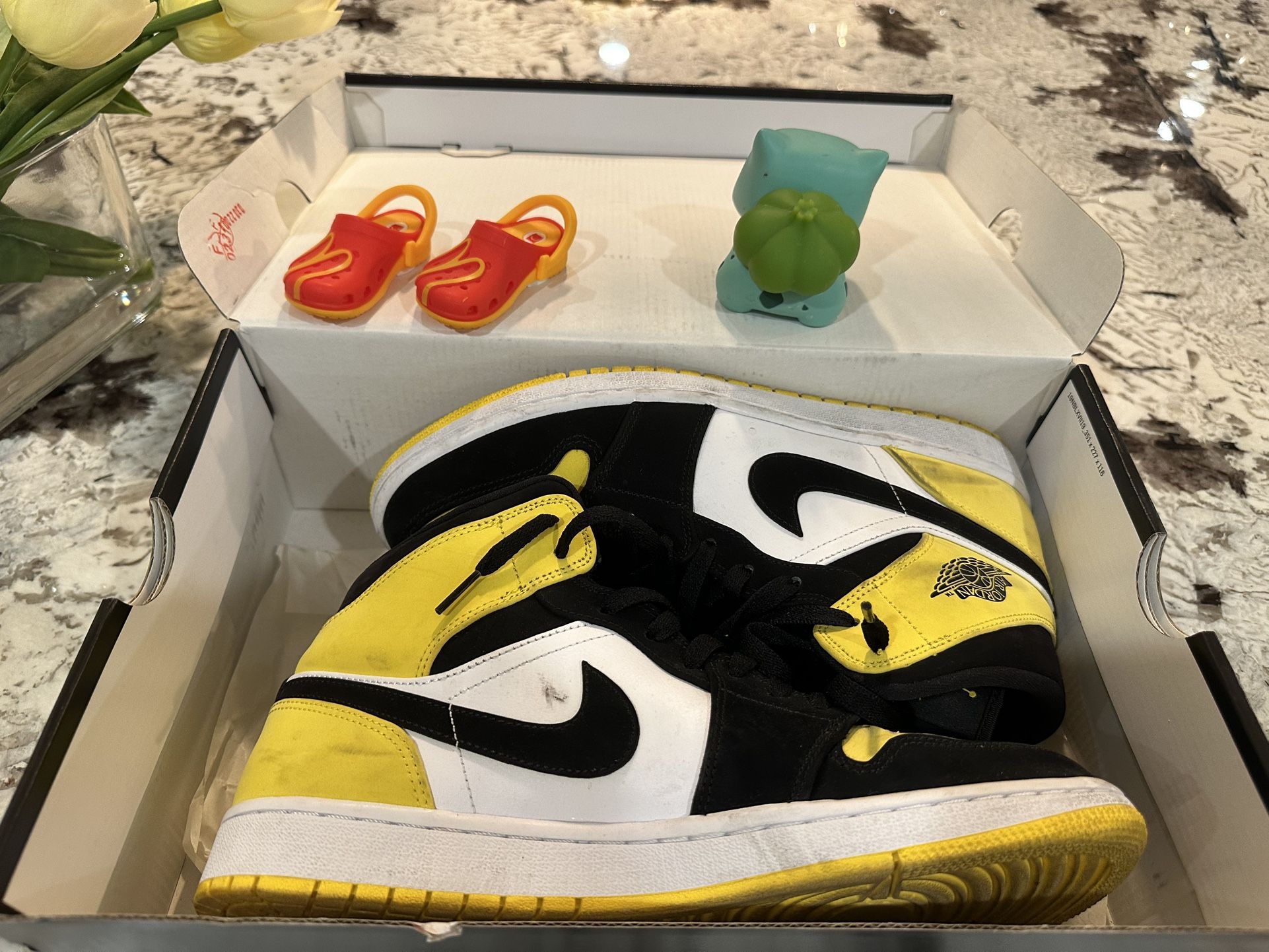 Air Jordan 1 Mid Yellow