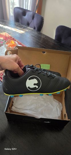 NEW PROCAT PUMAS SOCCER ⚽️  SHOES  SIZE 4 $20