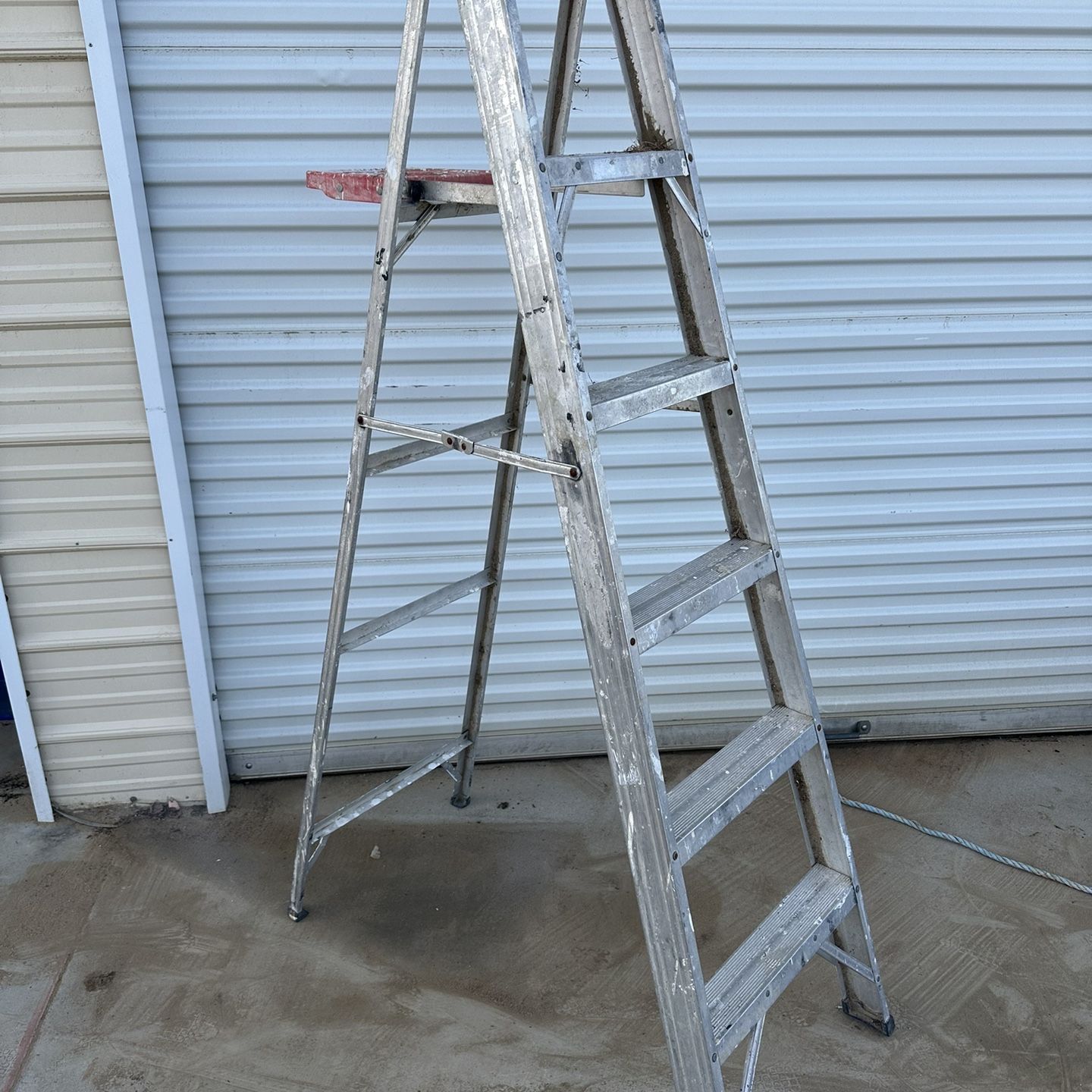 6’ ladder 